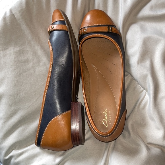 Women’s Clark’s Artisan Navy and Brown Flats - Picture 6 of 6